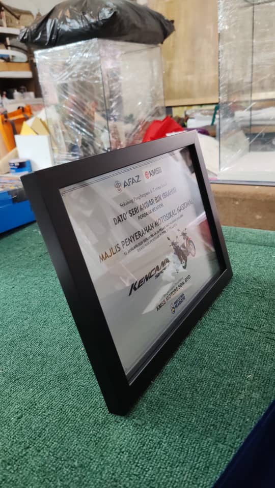 Customized Plaque with Velvet Box