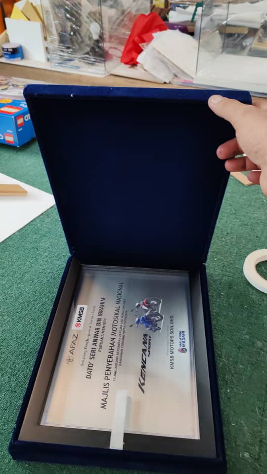 Customized Plaque with Velvet Box