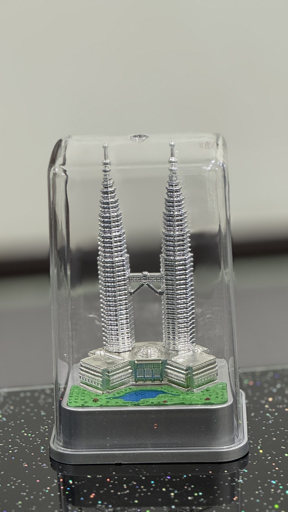 Malaysia KLCC Petronas Twin Tower Metal Souvenir Gift
